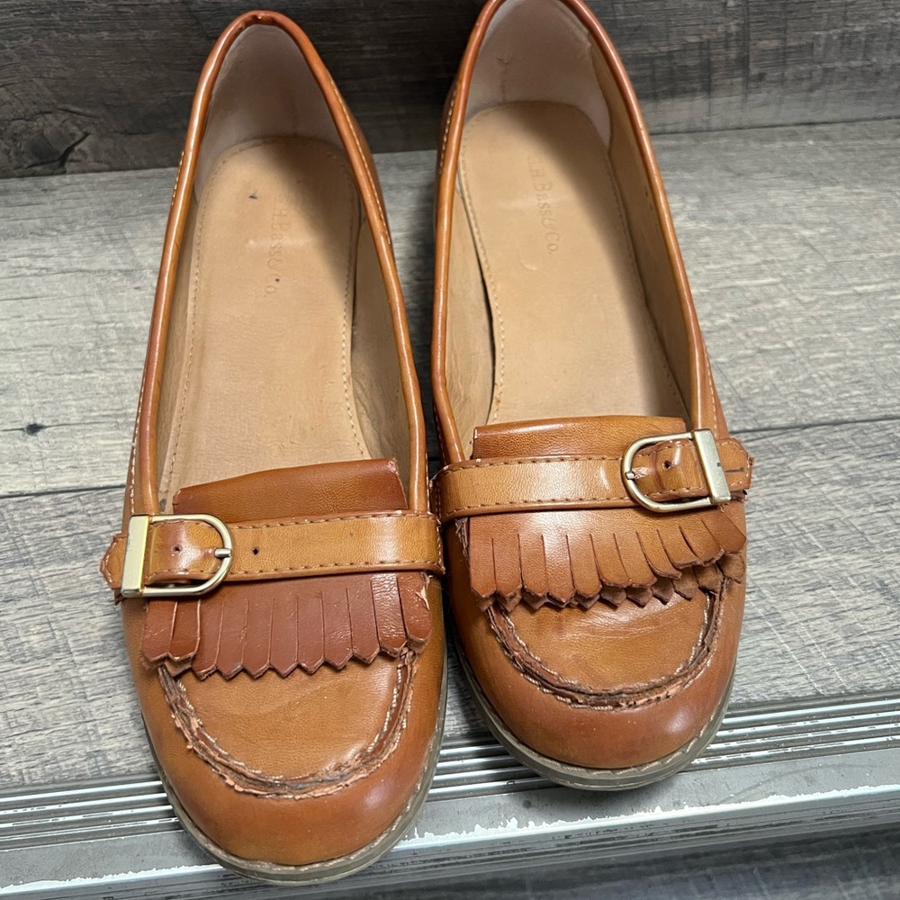 𝅺g. H. Bass & Co. | shoes | Bass Co. Tan Slide On Loafers Fringe / Buckle